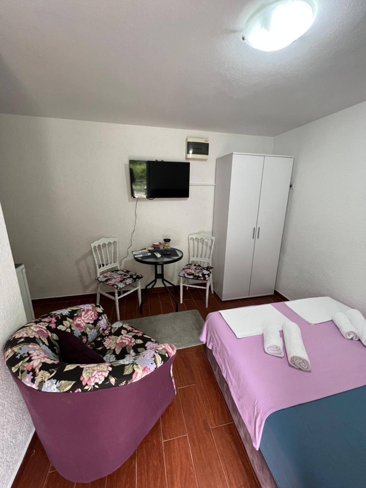 Tristan Apartment *